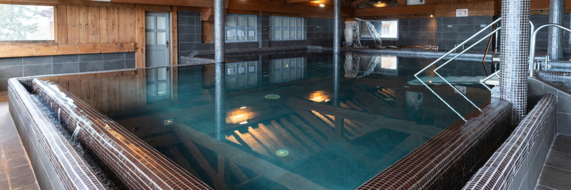 Swimming pool at Chalet Hotel L'Ecrin