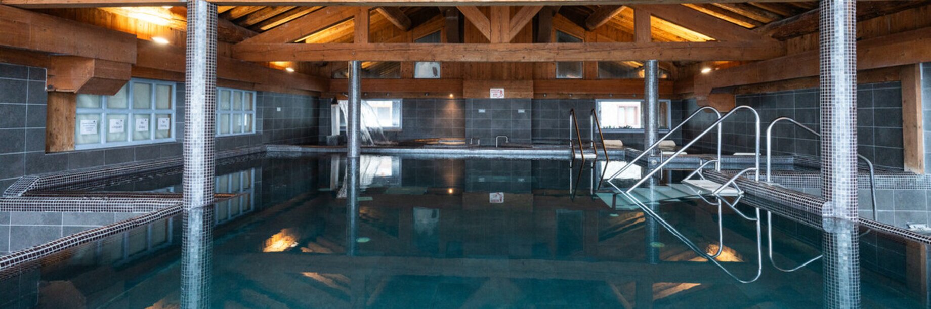 Indoor pool at Chalet Hotel L'Ecrin