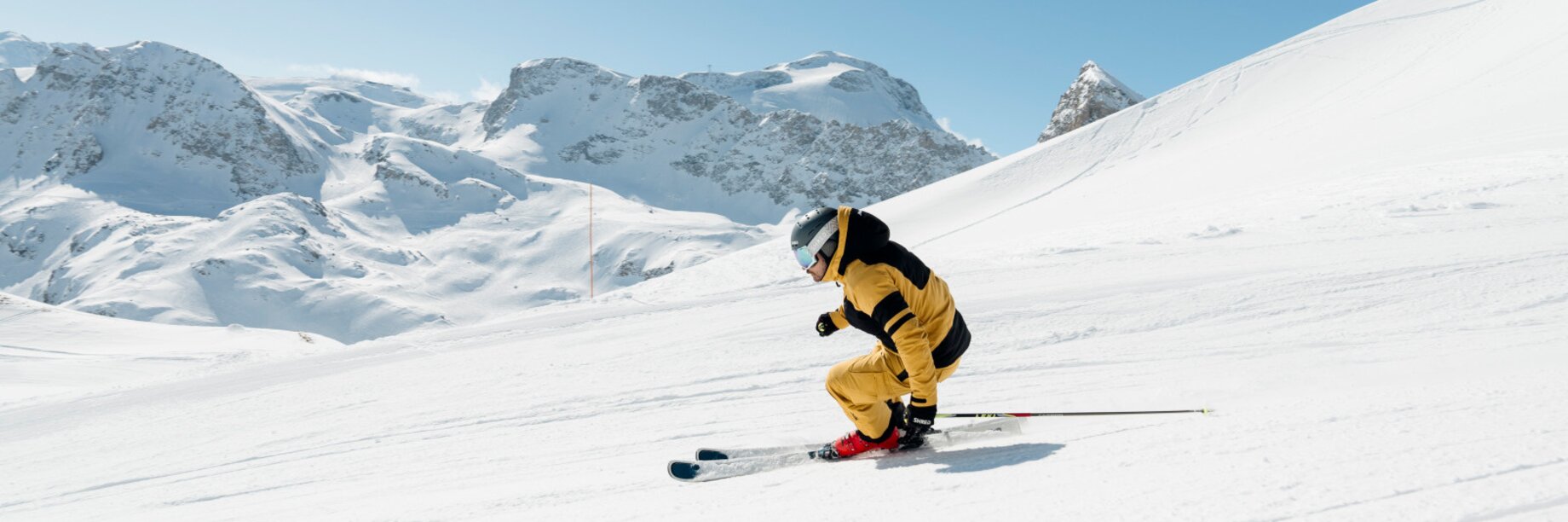 Solo skier in Tignes