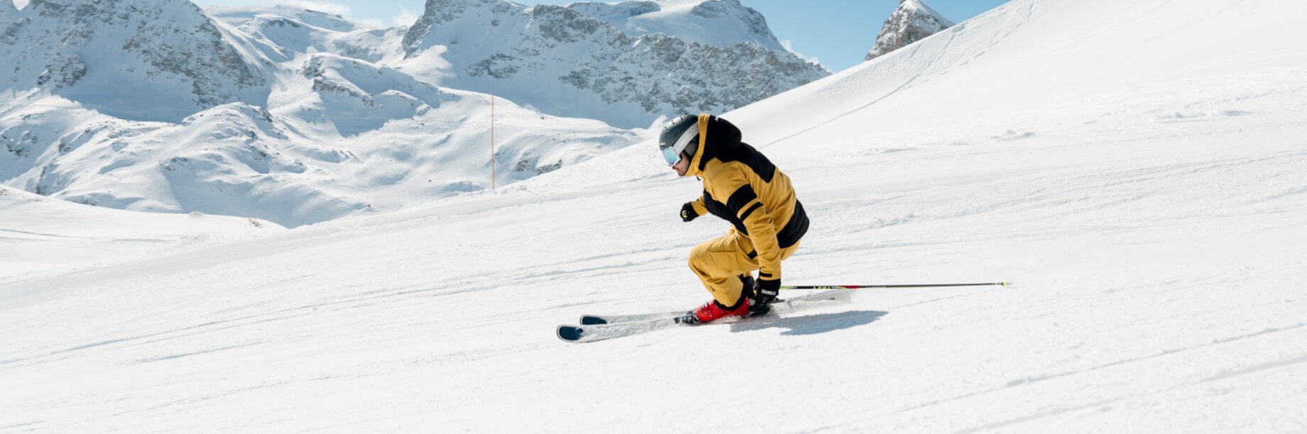 Solo skier in Tignes