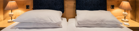 Chalet hotel lecrin - bed close