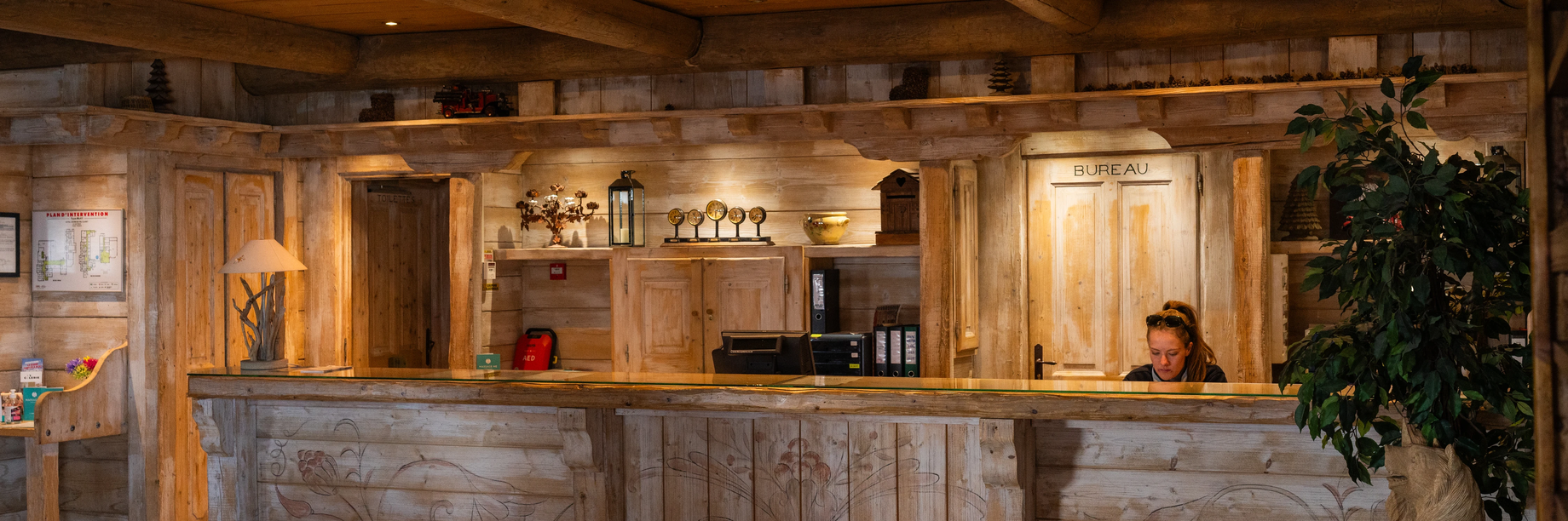 Chalet hotel lecrin -  at reception